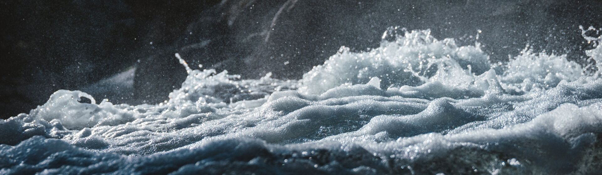 Rough Seas Mac Book Pro Wallpaper