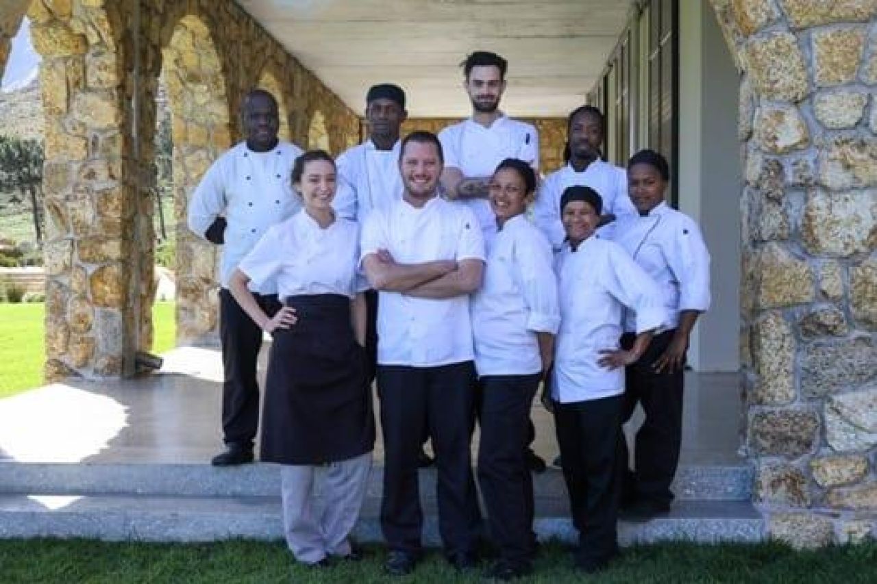 Idiom Restaurant Team LR 1