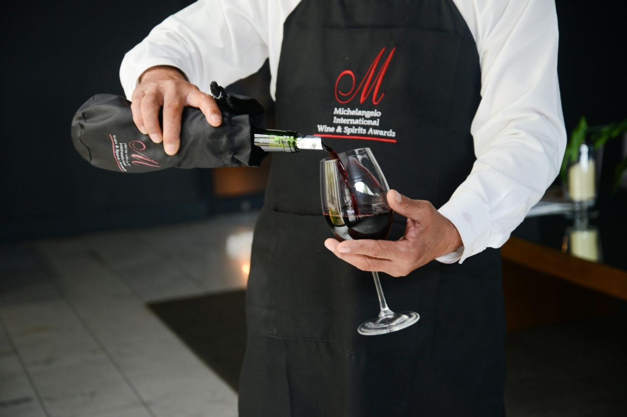 Close up pouring