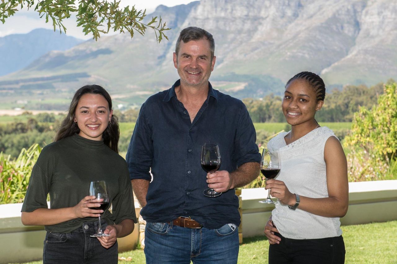 15525 L R Protege Shanice du Preez CWG Chair Gordon Newton Johnson Protege Mosima Mbelebele min