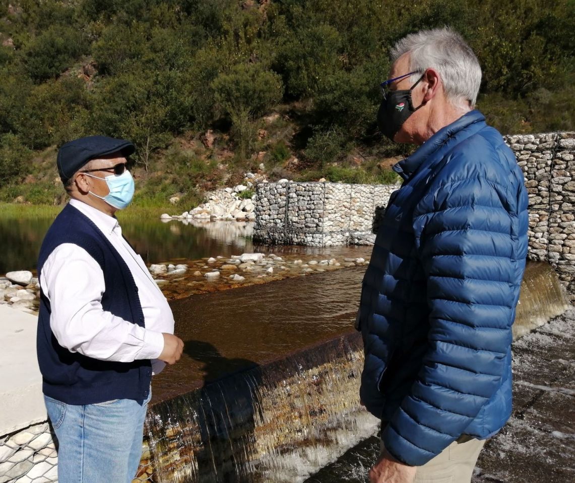 Minister Meyer and Hans King with the Meul Weir in the background