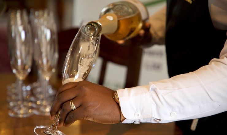 Cork or crown closures during bottle fermentation of MCC Lisa Lottering