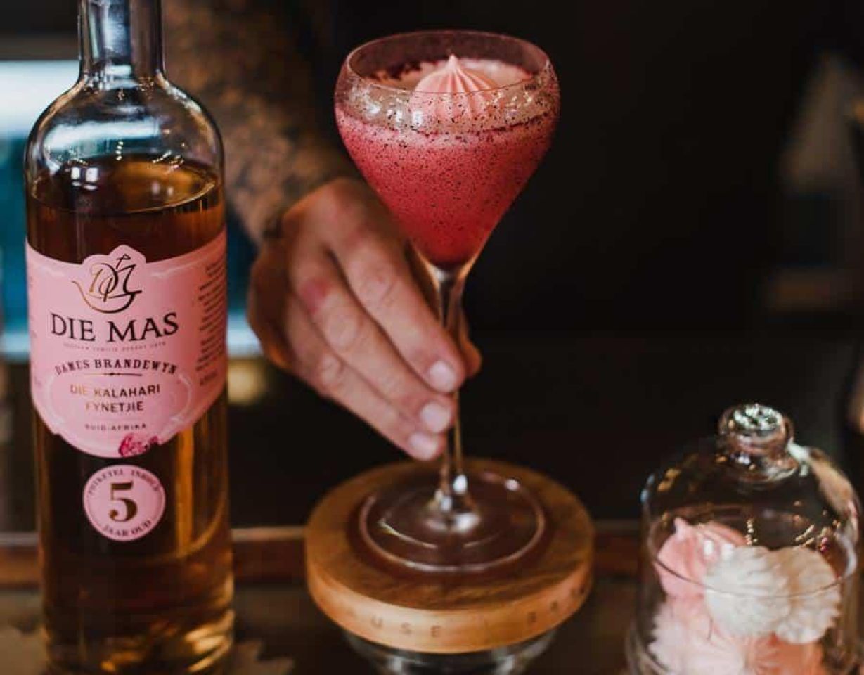 Kurtservingthe Minki Pinkicocktail 82ec078466434265