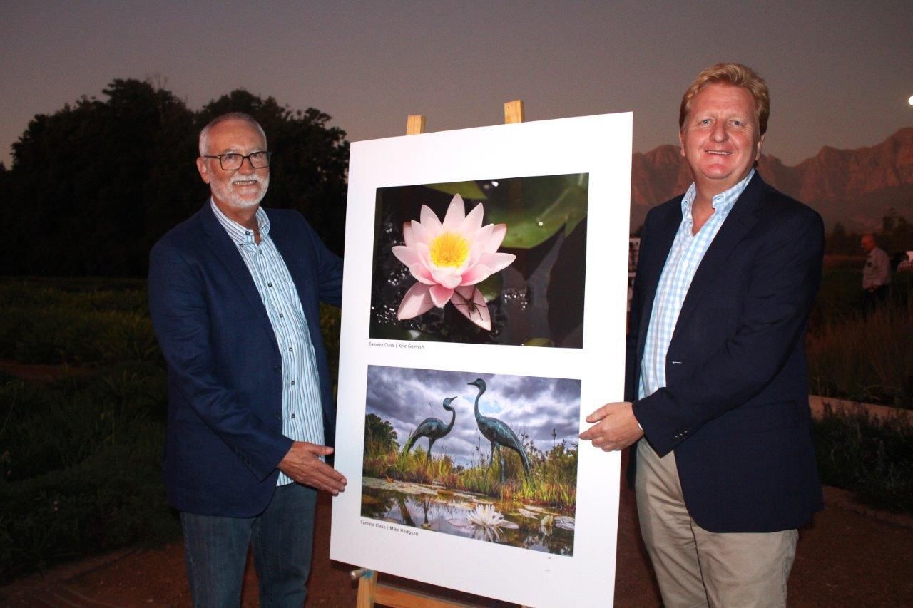 6 Mike Hodgson left winner of the Camera Class bottom pic with Vergelegen MD Wayne Coetzer right