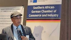 Minister Meyer addressing French and German Business Chambers