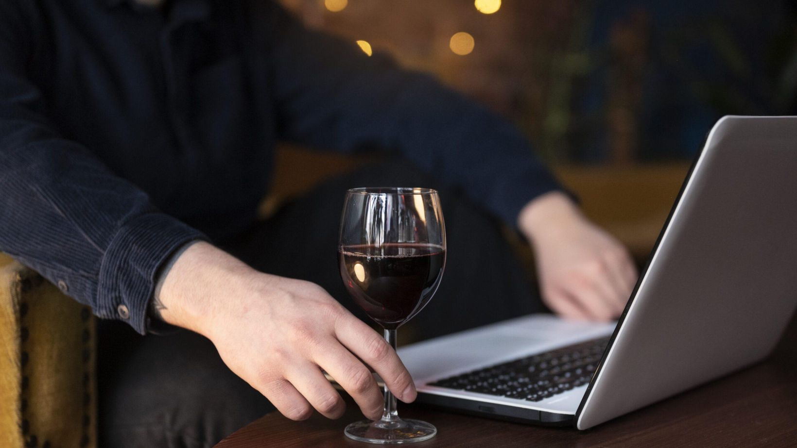 Man enjoying his virtual date