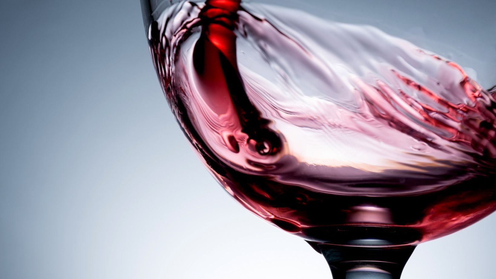 stream of wine being pouring into a glass closeup, wine, splashing, splash,