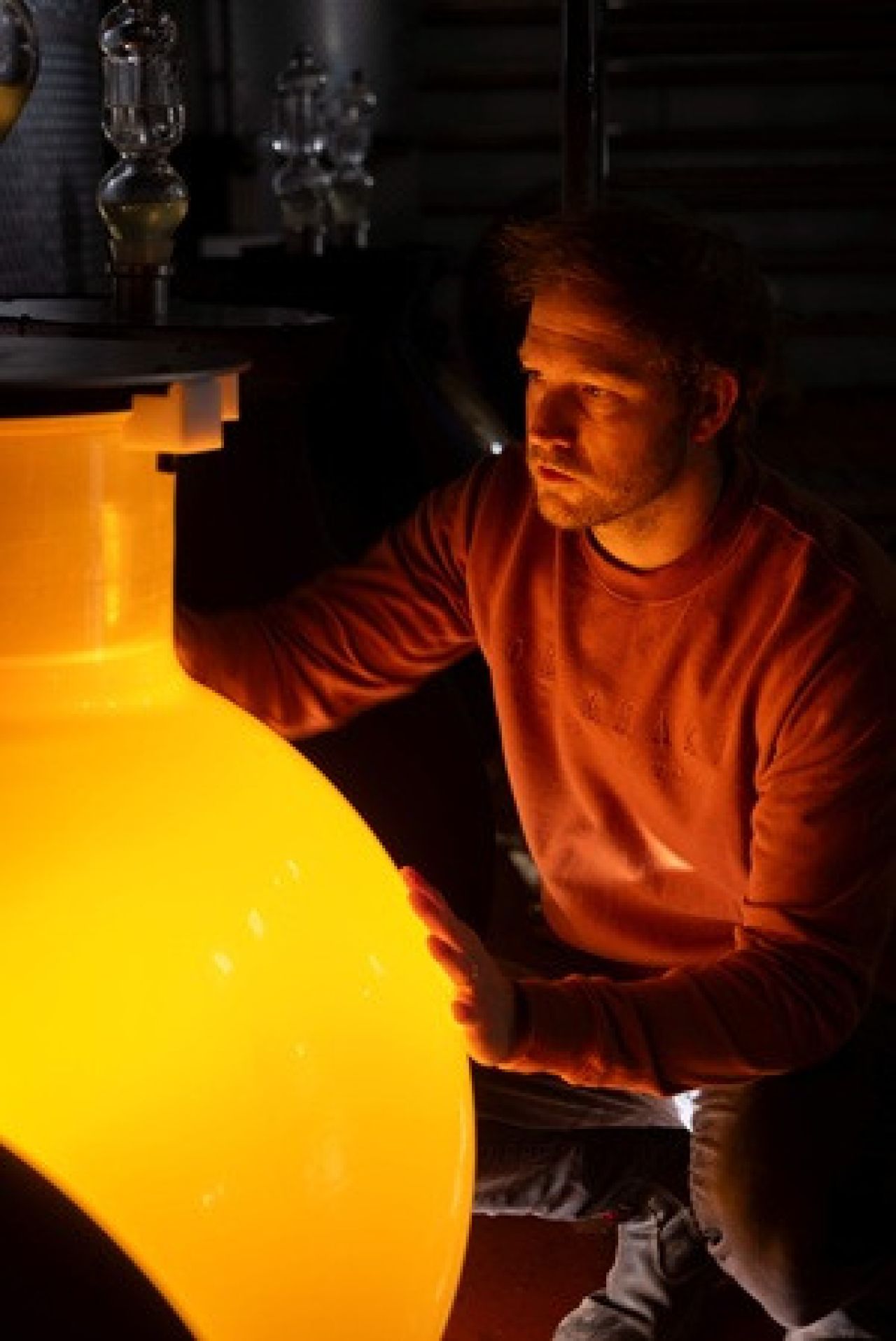 Winemaker Juandre Bruwer with the Wineglobe