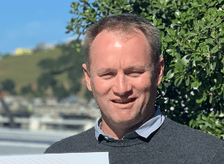 Vriesenhof donates R40k to rhino conservation