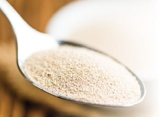 Pichia kluyveri yeast and its role in winemaking