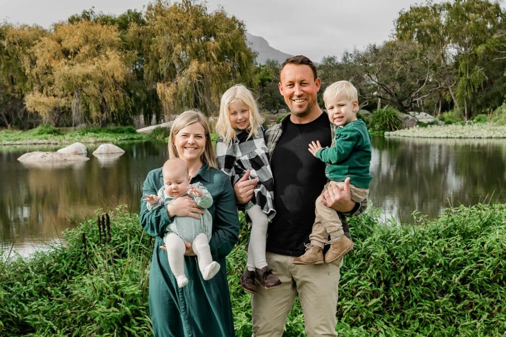Lizanda en Etienne Terbanche met hul kinders, Isabeau, Elmie en Dawid.